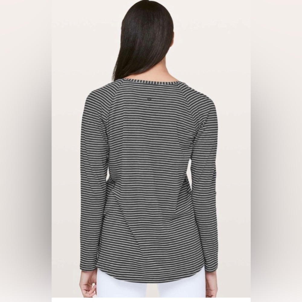 Lululemon Athleta, Longsleeve in modern striped heathered, black, and white